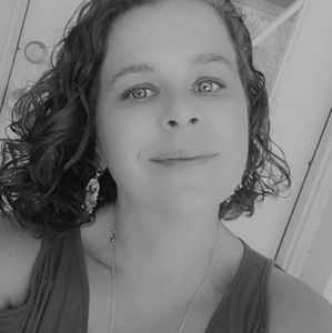 Meet your Posher, Holly